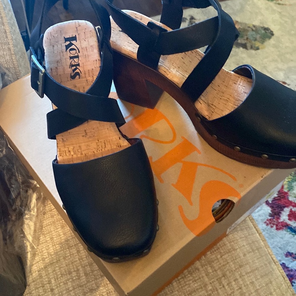 Korks platform Mary Jane clogs brand new. Black
